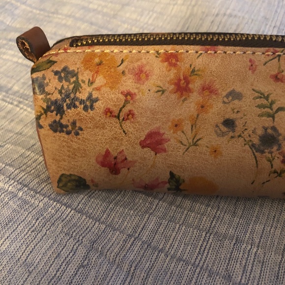 NWT Patricia Nash Prairie Rose Print Oblong Case - Picture 4 of 8